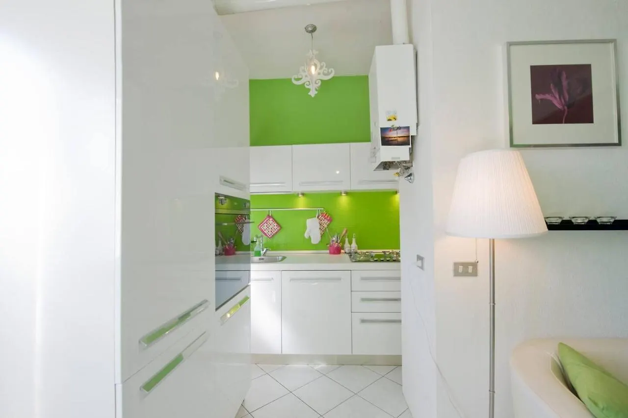 Stunning 1-Bed Apartment In Milano 0*, Milan