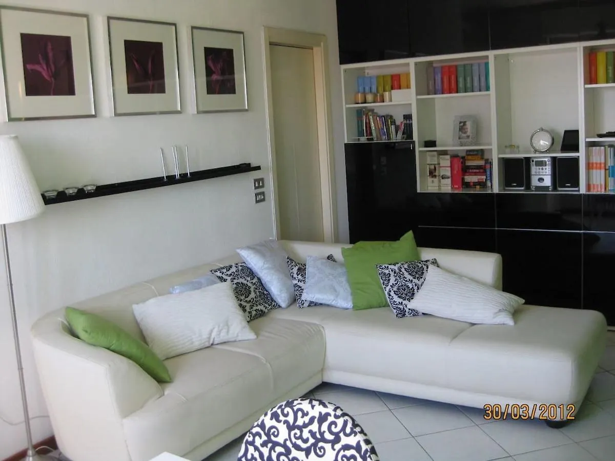 Stunning 1-Bed Apartment In Milano
