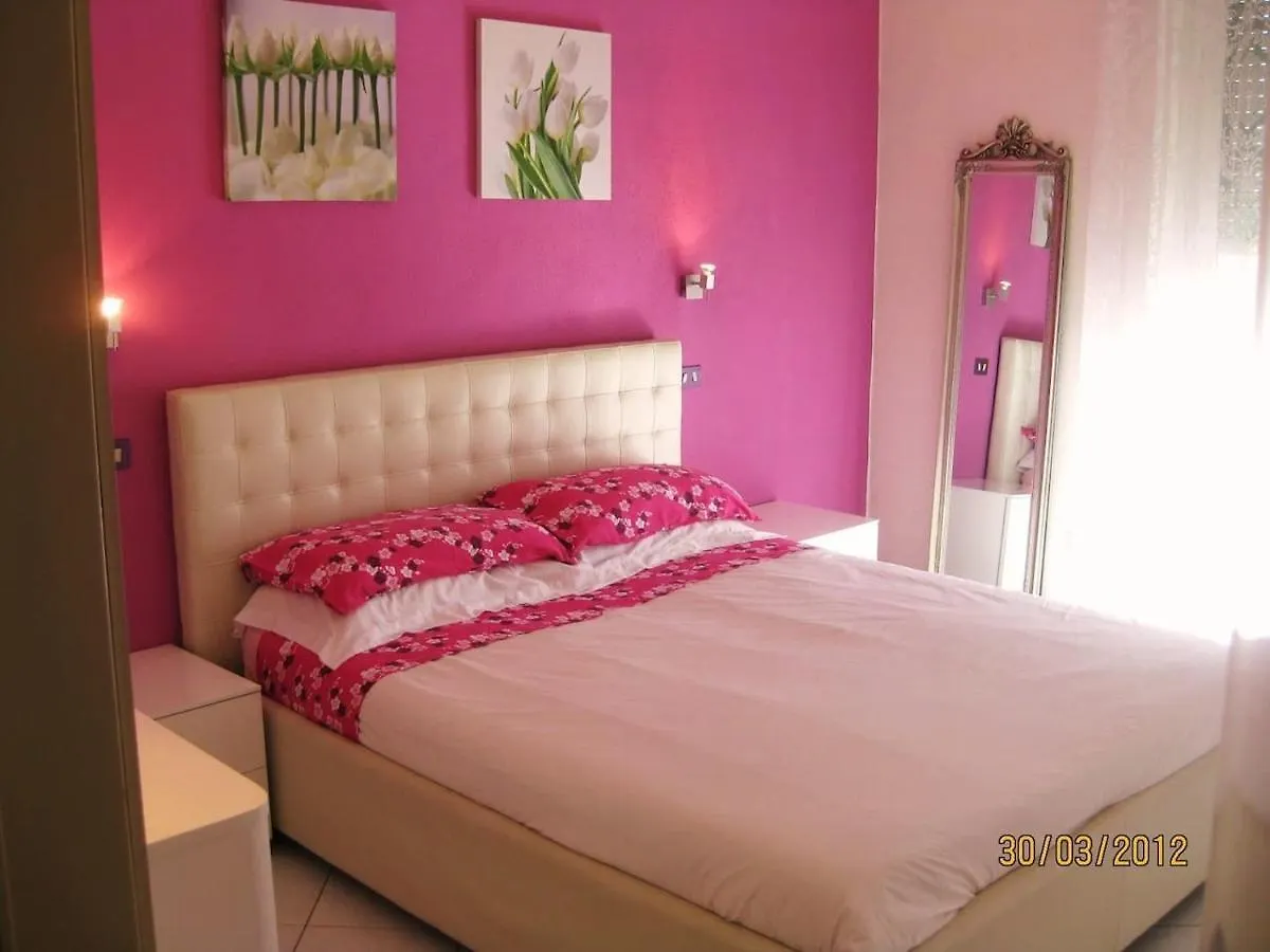 Stunning 1-Bed Apartment In Milano Italy