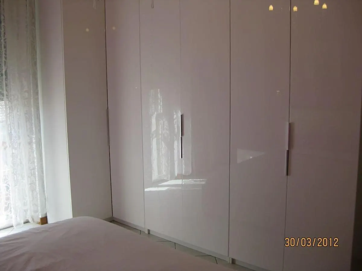 Stunning 1-Bed Apartment In Milano Italy
