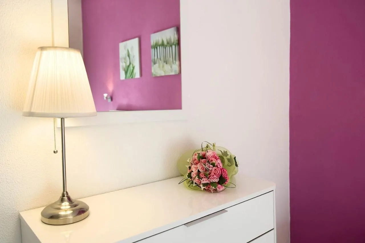 Stunning 1-Bed Apartment In Milano