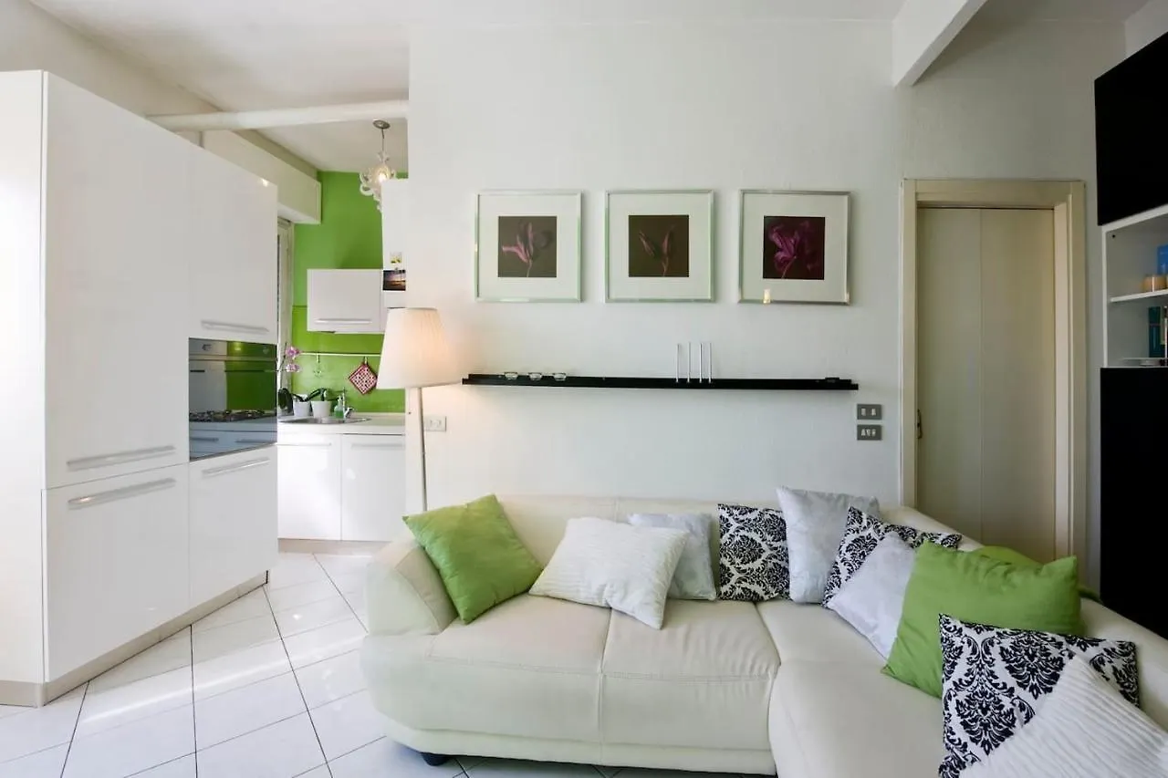 Stunning 1-Bed Apartment In Milano 0*, Milan