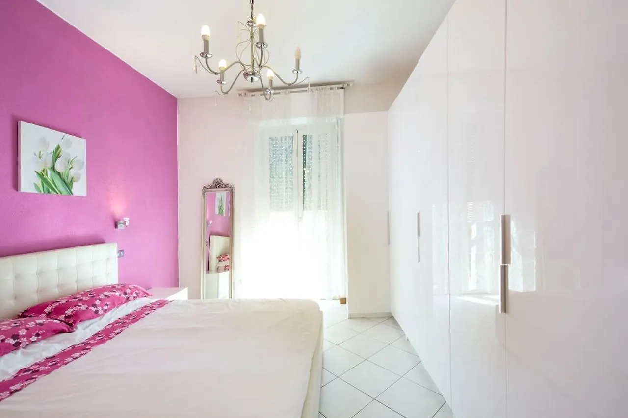 Stunning 1-Bed Apartment In Milano 0*, Milan